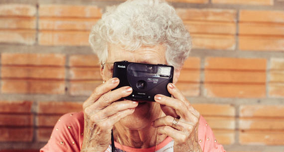 Navigating Finances with Your Elderly Parents? 5 Key Issues to Consider