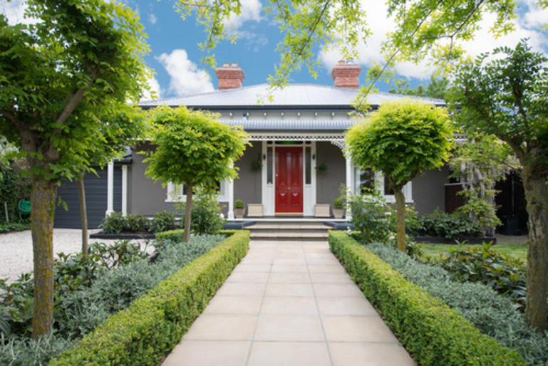 Top tips for sticking to your renovation budget.